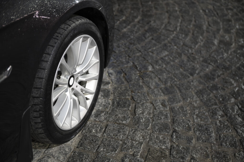 renault duster tyre size